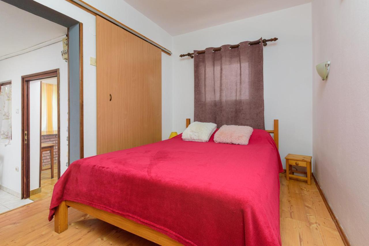 Apartment Adriana On Peaceful Location With Pool Pula Exterior foto