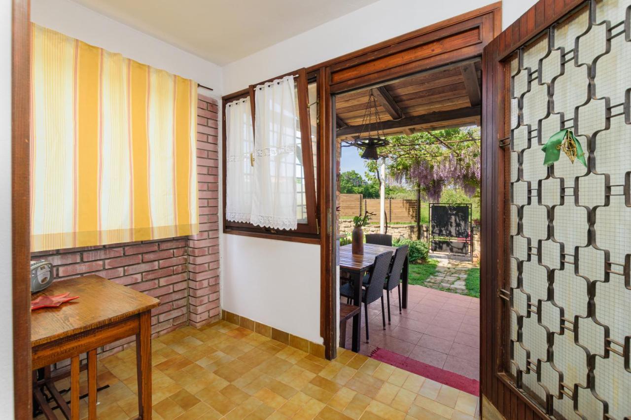 Apartment Adriana On Peaceful Location With Pool Pula Exterior foto